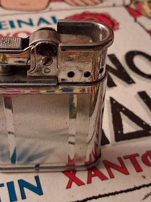 Ronson vintage lighter, Zippo and Marlboro gift set
