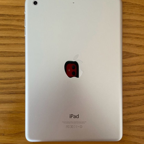 iPad mini 2 used with box and small crack