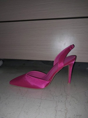 Γόβες Famous Shoes καινούργιες νούμερο 37 ροζ με λεπτό τακούνι