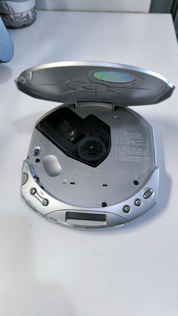Sony Walkman D-E351 portable CD player… - € 10,00 - Vendora.cy