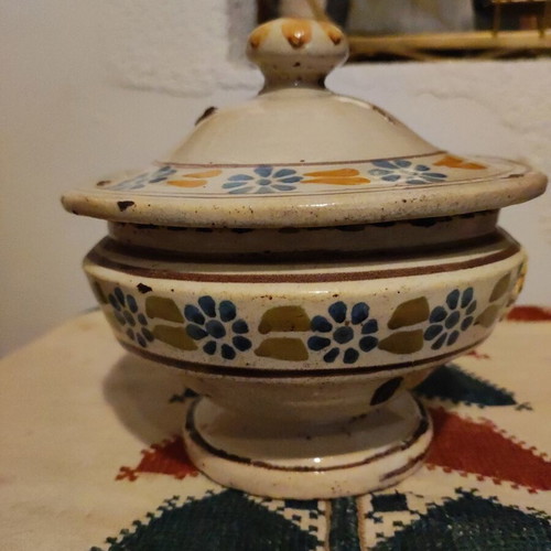 Apulia ceramic decoration used, height 18cm width 19cm