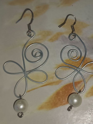 Wire earrings with pearls silver new