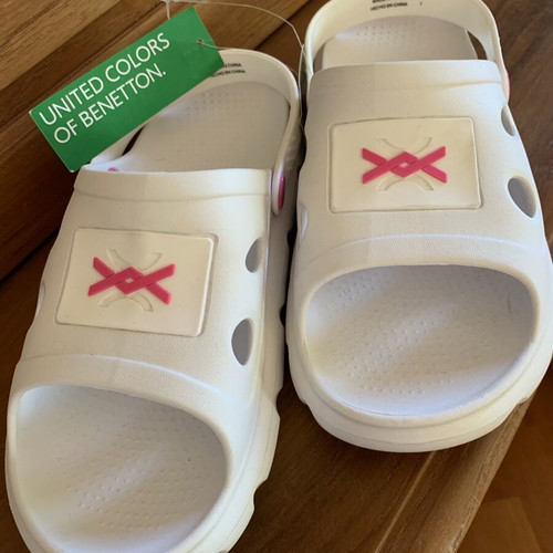 Benetton women's flip flops new, size 38, white