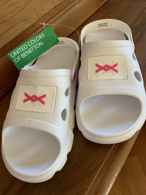 Benetton women's flip flops new, size 38, white
