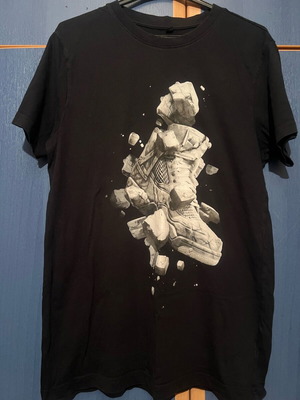 T shirt for boys size M like new, black cotton