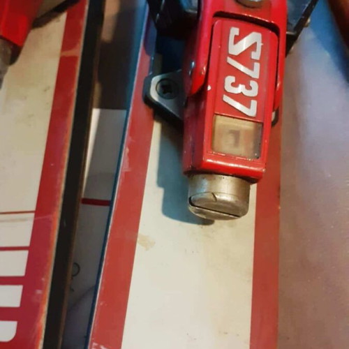 Rossignol Frontier-S Compact alpine skis used with red bindings