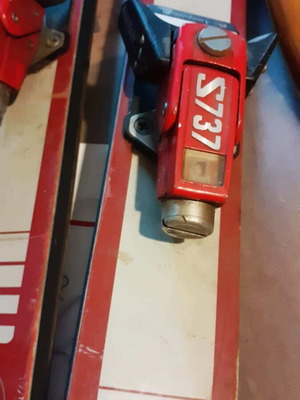 Rossignol Frontier-S Compact alpine skis used with red bindings