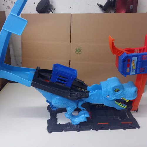 Hot Wheels City T-Rex Chomp Down racetrack HKX42 with 5 toy cars
