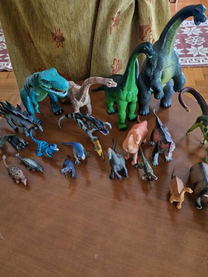 Dinosaur toys used with sounds, various animals
