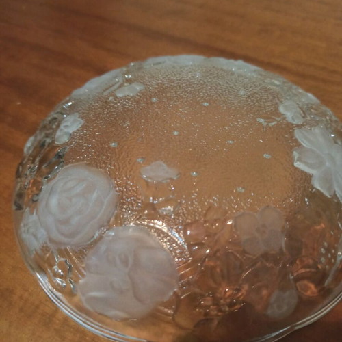 Serving plates like new, set of 4 with embossed floral design