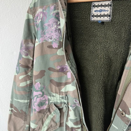 Military waterproof jacket with flowers and removable fur lining, size M