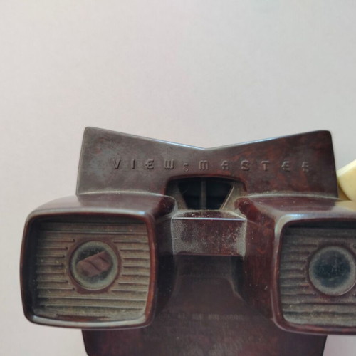 Bakelite View Master used with small crack