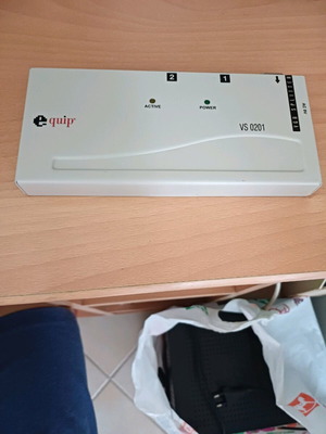 E QUIP VS-0401 VGA splitter like new, 4+1 ports