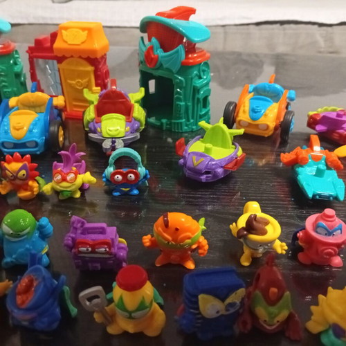 Super Zings set of 52 pieces and vehicles like new