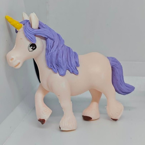 Set of 4 unicorn and pegasus figures like new