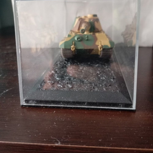 Tiger II Tank Model 1:72 scale DeAgostini like new