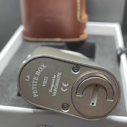 La Petite Box VB22 by Vaponaute like new with original leather case