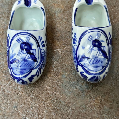 Handmade Dutch DELFTS porcelain decorative ashtrays like new