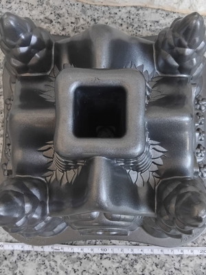 Φόρμα κέικ Nordic Ware Fairytale Cottage Bundt Pan