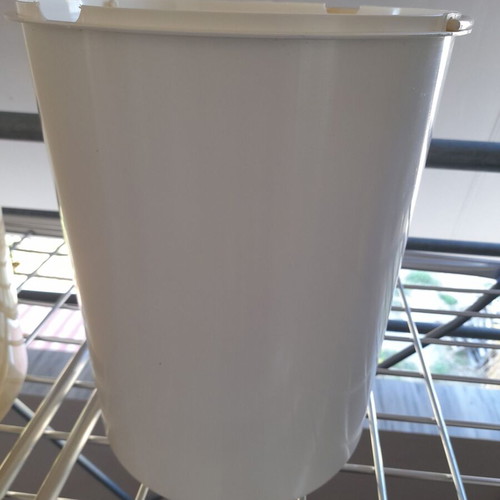 Cabinet trash bin like new, beige, height 32.5cm diameter 28cm