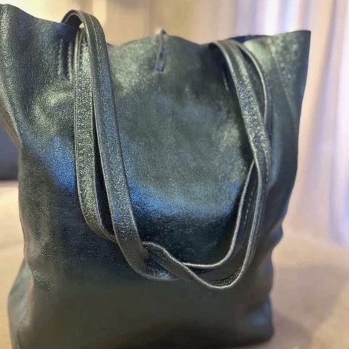 Leather shoulder bag with glossy effect metallic color like new