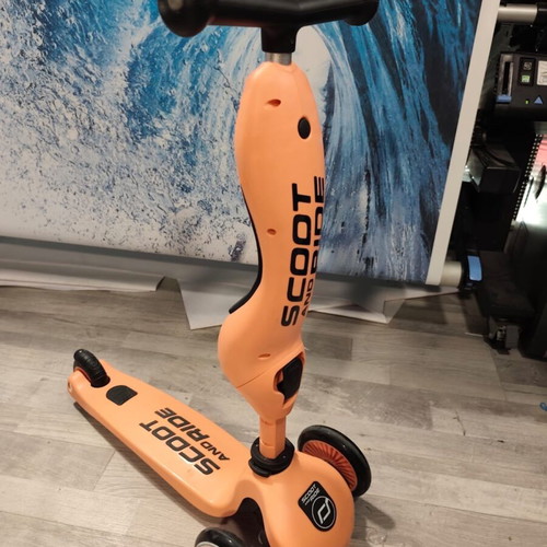Scoot & Ride Highwaykick 1 scooter like new, 2-in-1 ride-on