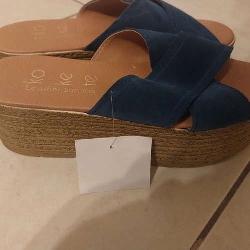 Blue leather flatforms new, size 37