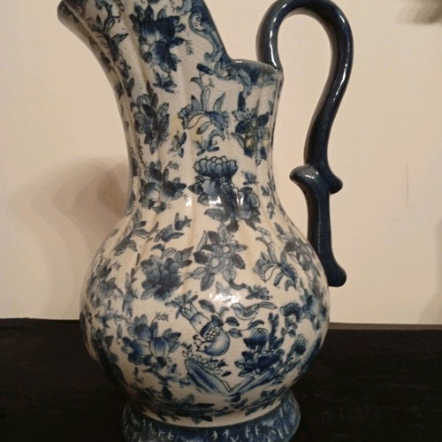 Blue and white porcelain plate and jug like new