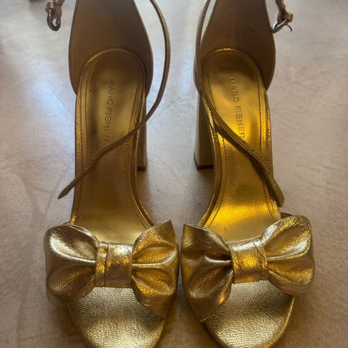 Marc Fisher golden sandals with bow like new