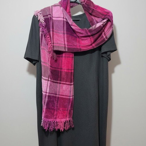 Pagoni velvet pink scarf new length 1.60m