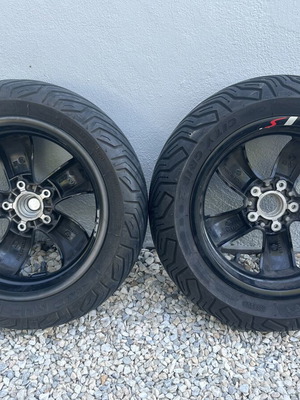 Vespa GTS genuine tire and rim set