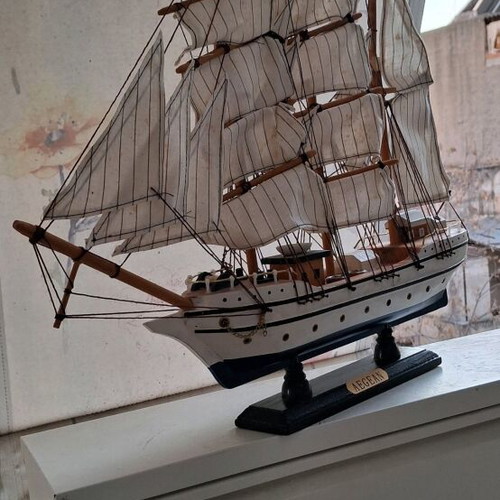 Handmade wooden ship like new, size 47x40
