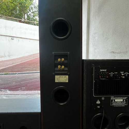 Crystal Audio sound system like new with 6 speakers and crossover