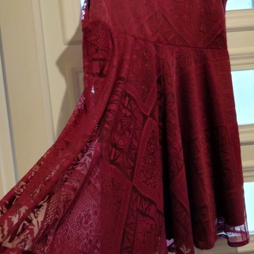 Lace dress magenta like new, size XL-XXL, xhilaration
