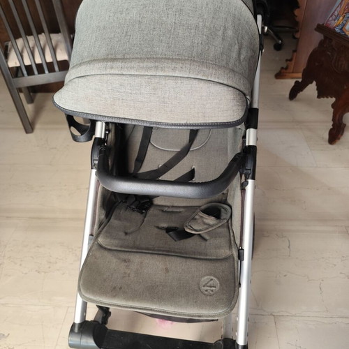 Mutsy Nexo stroller used with cup holder and organizer