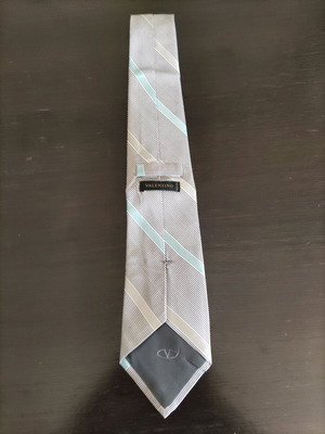 Tie branded in excellent condition