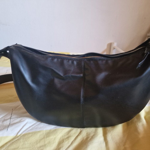 Minimal black shoulder bag like new