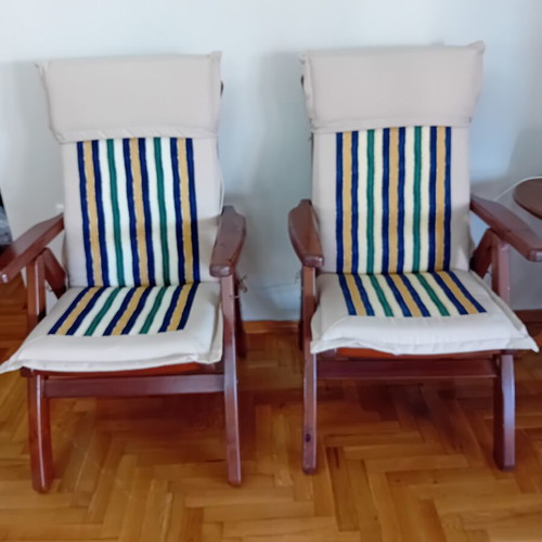 Dining set with 4 chairs and cushions like new, extendable wooden table