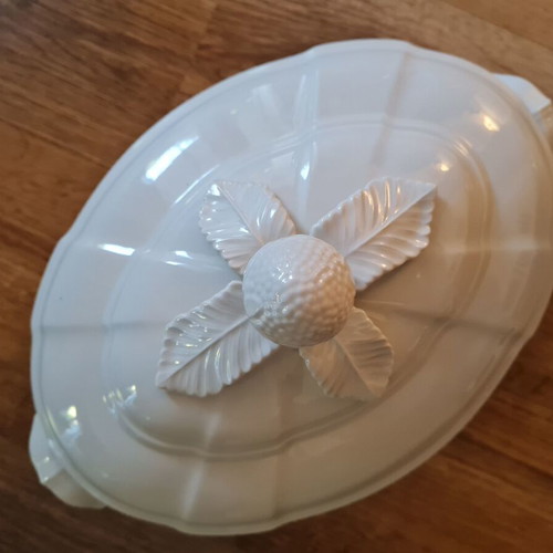 Villeroy & Boch Soup Tureen like new, off-white porcelain, oval