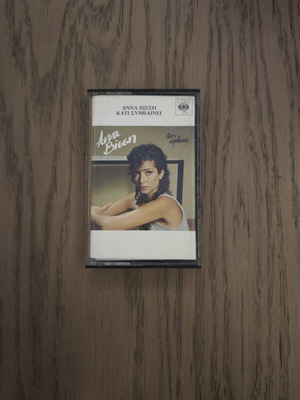 Anna Vissi Kati Symvainei cassette tape like new, pop