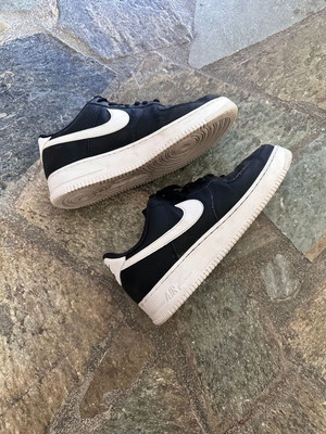 Nike Air Force 1 Low μαύρα και λευκά αθλητικά σαν καινούργια