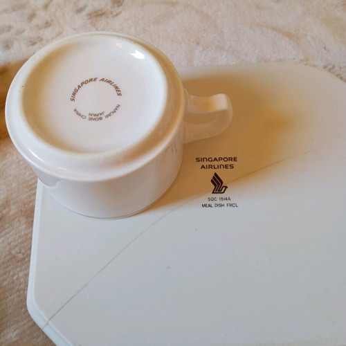 Small porcelain lot Singapore Airlines like new, 4 pieces