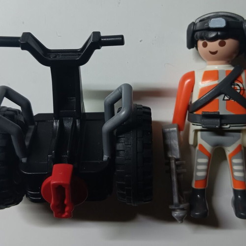 Playmobil agent with two-wheeler used