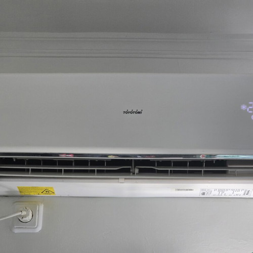 Toyotomi 12,000 BTU air conditioner