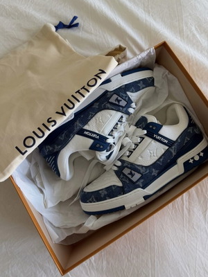 Louis Vuitton trainers blue and white sneakers like new, size 43