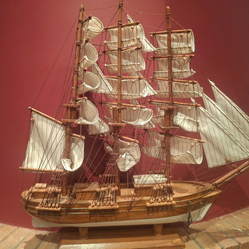 Cutty Sark wooden sailing ship replica like new