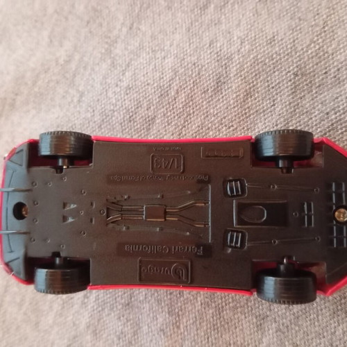 Ferrari California model car Bburago 1:43 scale like new