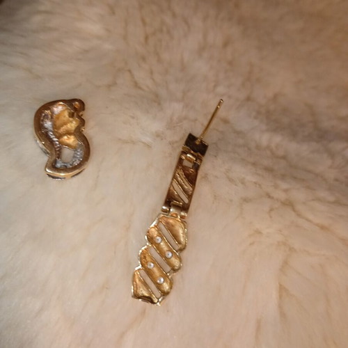 14K gold earring and pendant set with 9 zircons, like new