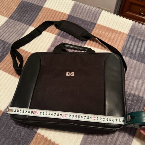 HP laptop bag with dimensions 40x30x10 cm