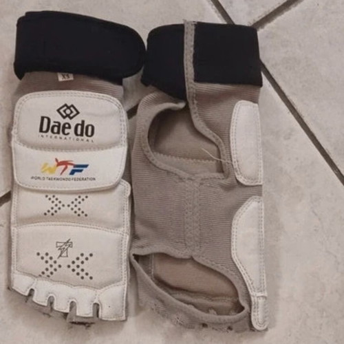 Taekwondo e-foot protector for gen 2 socks like new, size 36-37
